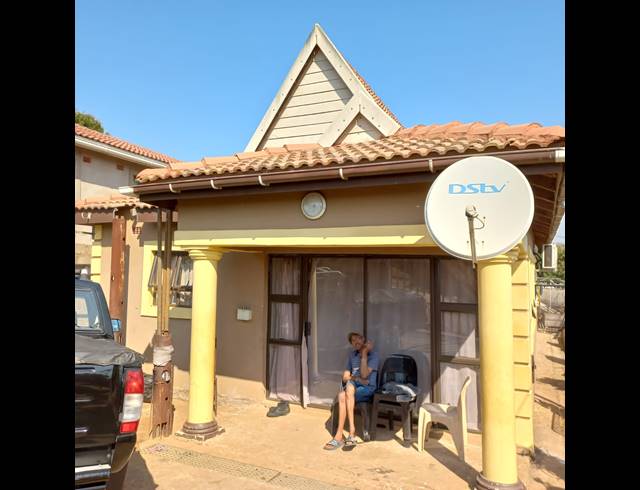 3 BEDROOM HOUSE FOR SALE IN NEWLANDS WEST